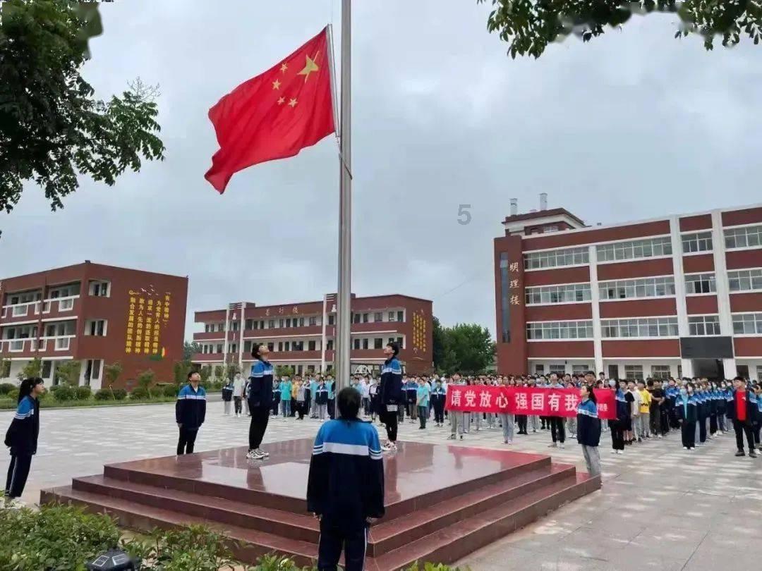 世界上最深的湖珀是什么——你的有问必答专家